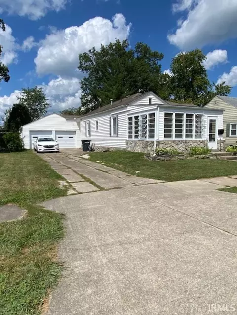 760 NE D St, Linton, IN 47441