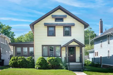 312 Lexington Ct, Fort Wayne, IN 46806