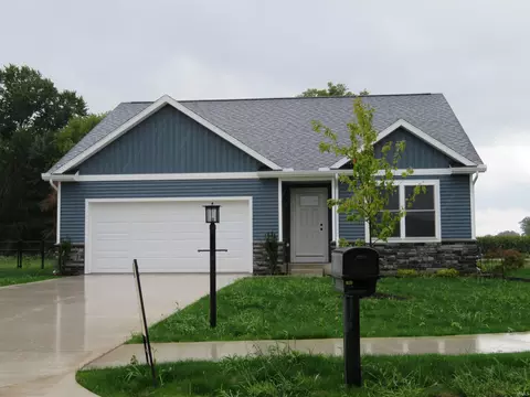 18500 Falcons Lair Ct, New Paris, IN 46553