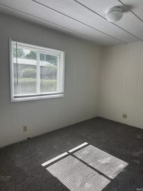 527 E Main St, Delphi, IN 46923 photo 11