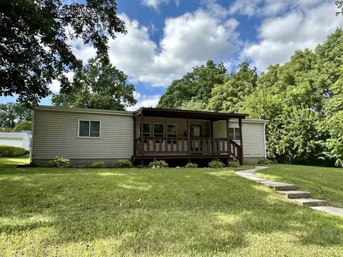 527 E Main St, Delphi, IN 46923 photo 4