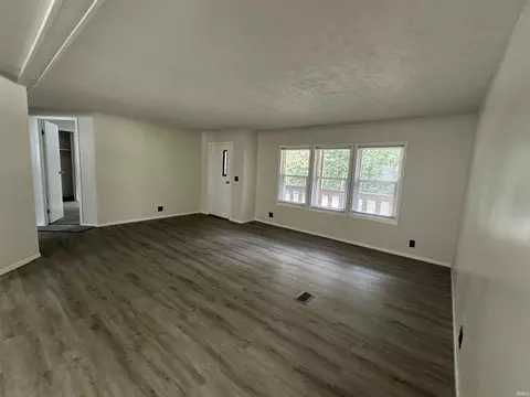 527 E Main St, Delphi, IN 46923 photo 8