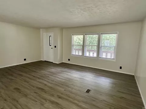 527 E Main St, Delphi, IN 46923 photo 9
