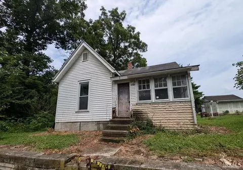 8558 W Walnut St, Stinesville, IN 47464