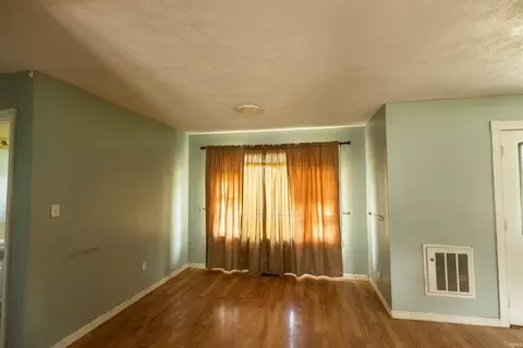 430 Wade St, Mitchell, IN 47446 photo 4