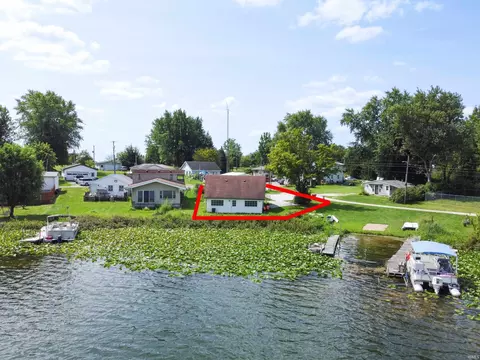 8780 S Sunnyside Ln, Silver Lake, IN 46982