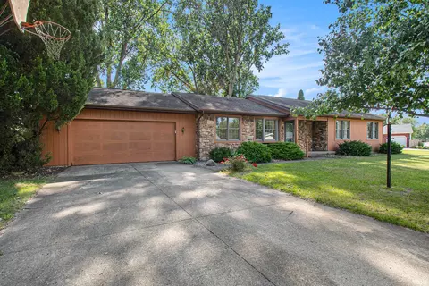3967 E Lakeview Trl, Leesburg, IN 46538