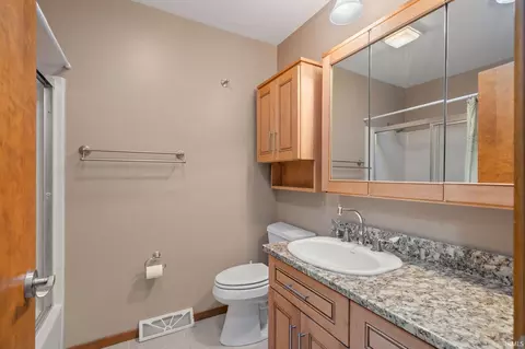 15855 Walnut Pointe, Granger, IN 46530 photo 32