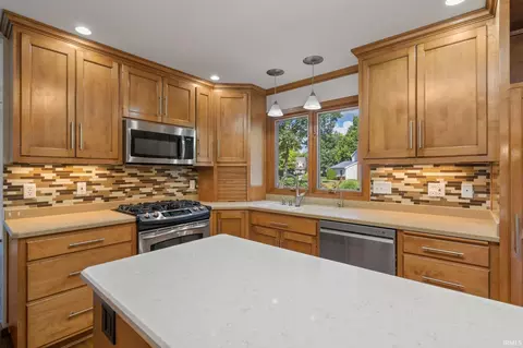 15855 Walnut Pointe, Granger, IN 46530 photo 7