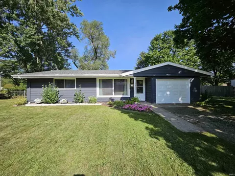 1822 Rosemont Ave, Warsaw, IN 46580