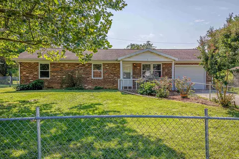 1305 Edgewood Dr, Boonville, IN 47601