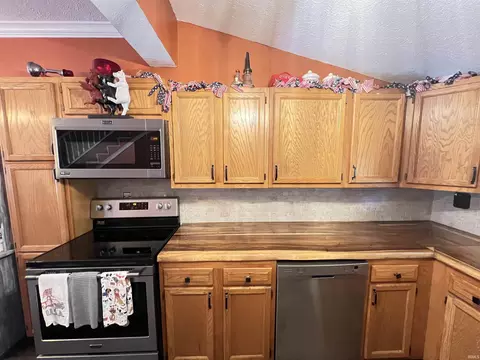 107 E Thompson St, Cayuga, IN 47928 photo 17
