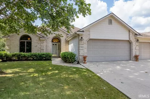 210 Woodland Trl, Hartford City, IN 47348