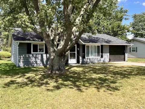 604 E Hill St, Garrett, IN 46738 photo 2