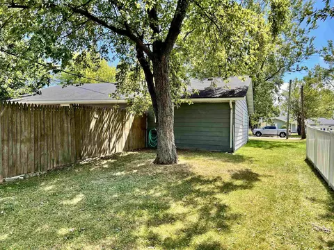 604 E Hill St, Garrett, IN 46738 photo 4
