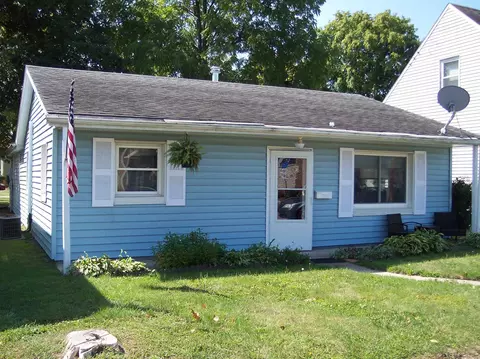 302 13th St, Winona Lake, IN 46590