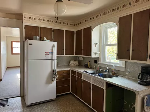 405 Bryan St, Berne, IN 46711 photo 7