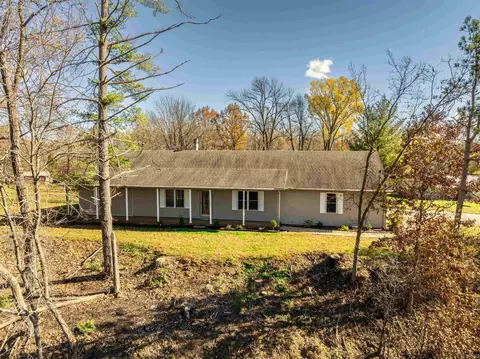 822 S Pelzer Rd, Boonville, IN 47601