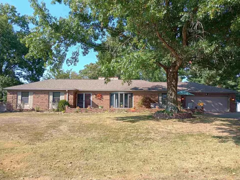 8501 W Chapel Hill Dr, Evansville, IN 47712