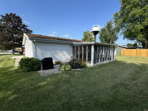 910 E Monroe St, Decatur, IN 46733 photo 2