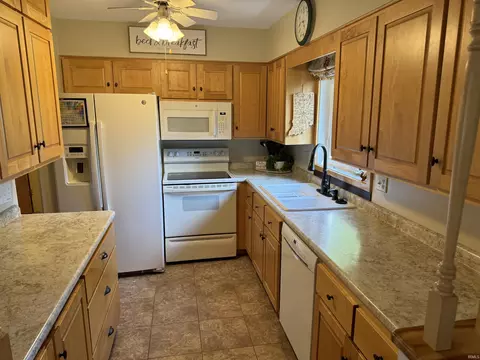 910 E Monroe St, Decatur, IN 46733 photo 7