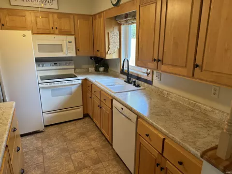 910 E Monroe St, Decatur, IN 46733 photo 6