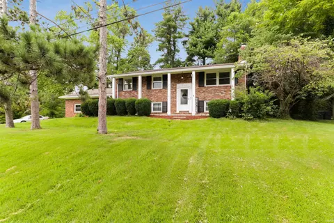 208 E Berkeley Ave, Evansville, IN 47711