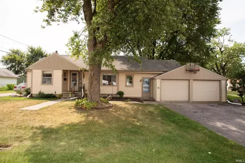 951 W Palmer St, Frankfort, IN 46041