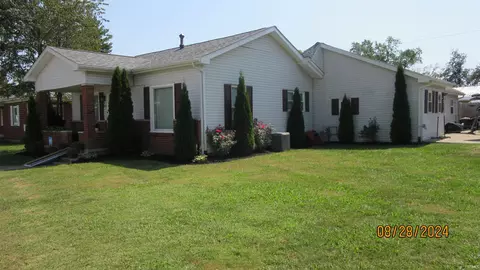 850 W Frank St, Mitchell, IN 47446 photo 2