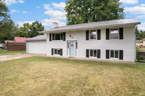 502 E Miami Dr, Syracuse, IN 46567 photo 2