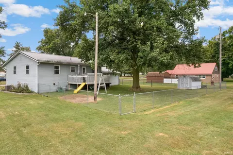 502 E Miami Dr, Syracuse, IN 46567 photo 4