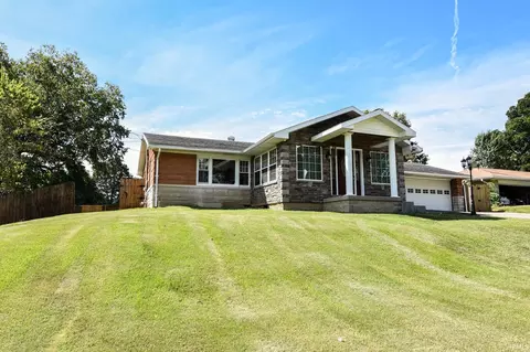 7420 Syls Dr, Evansville, IN 47712