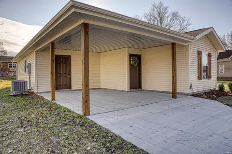 203 N Jackson St, Oakland City, IN 47660