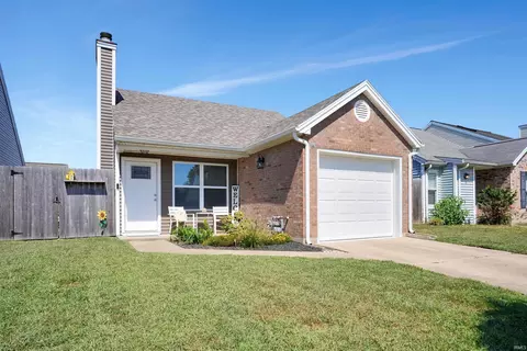 5902 Crossfield Dr, Evansville, IN 47715