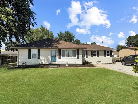 668 E 1025 S, Haubstadt, IN 47639