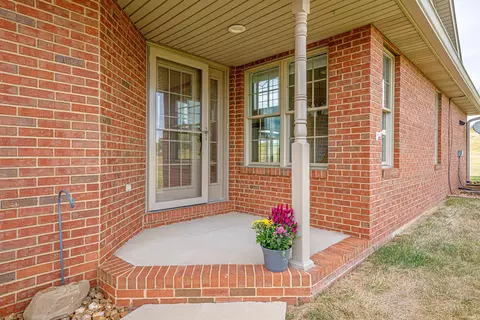 18935 Roscommon Rd, Evansville, IN 47725