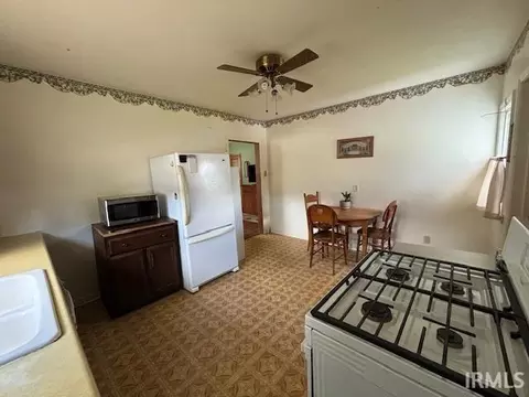 203 Elm St, Fowler, IN 47944 photo 2