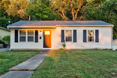 4325 Meadowridge Rd, Evansville, IN 47710