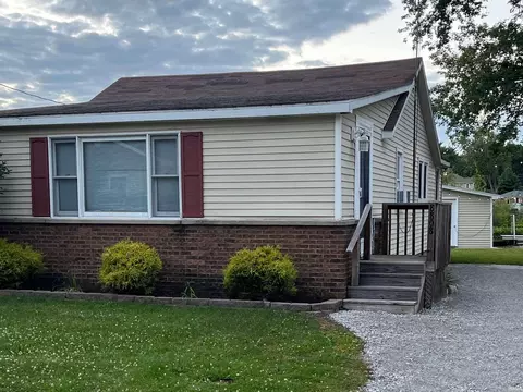8808 E Crow Rd, Syracuse, IN 46567 photo 1