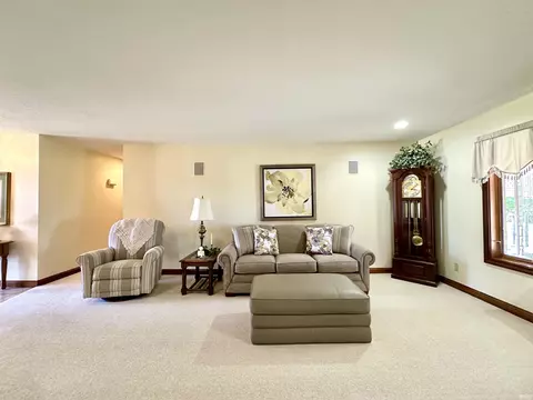 812 Maple Ct, Sweetser, IN 46987 photo 5