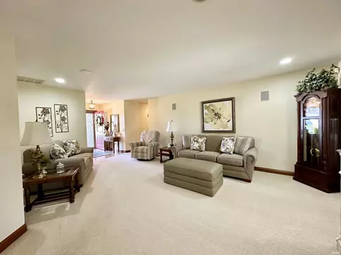 812 Maple Ct, Sweetser, IN 46987 photo 3