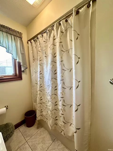 812 Maple Ct, Sweetser, IN 46987 photo 23