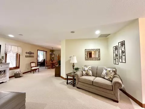 812 Maple Ct, Sweetser, IN 46987 photo 4