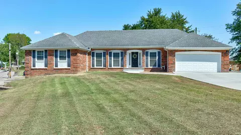 1324 Clinton Dr, Boonville, IN 47601