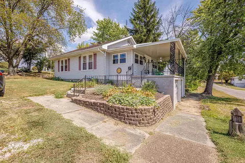 531 Sherman St, Oakland City, IN 47660