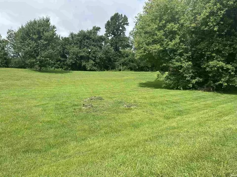 2410 S Daphne Dr, Bloomington, IN 47403