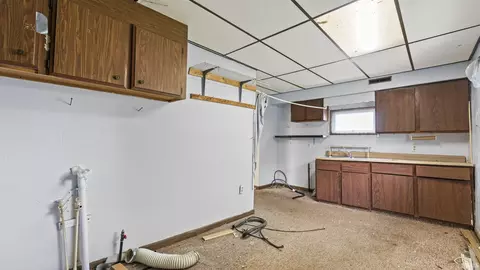 307 N Sycamore St, Lagrange, IN 46761 photo 12