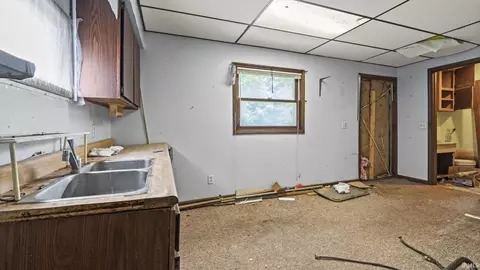 307 N Sycamore St, Lagrange, IN 46761 photo 9