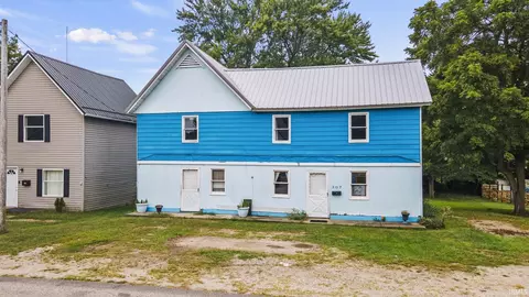 307 N Sycamore St, Lagrange, IN 46761 photo 2