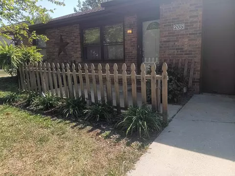205 W Skyway Dr, Muncie, IN 47303